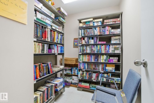 320 7801 Golf Course Road, Stony Plain, AB - Indoor Photo Showing Office