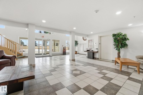 320 7801 Golf Course Road, Stony Plain, AB - Indoor