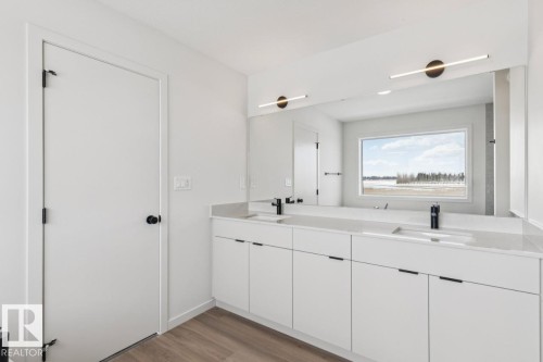 7015 50A Avenue, Beaumont, AB - Indoor Photo Showing Bathroom