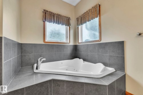 1217 Summerside Drive, Edmonton, AB - Indoor Photo Showing Bathroom
