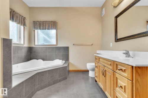 1217 Summerside Drive, Edmonton, AB - Indoor Photo Showing Bathroom