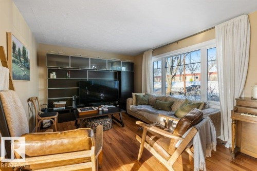 36 Sunset Blvd, St. Albert, AB - Indoor Photo Showing Living Room