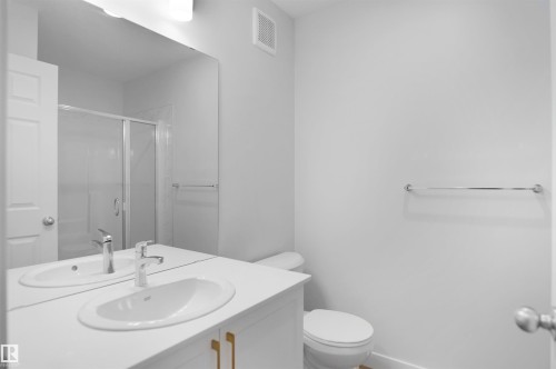 647 176 Avenue, Edmonton, AB - Indoor Photo Showing Bathroom
