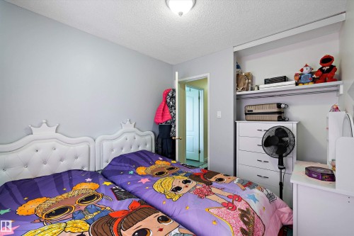 Bedroom with a textured ceiling - 127 Cornell Court, Edmonton, AB - Indoor Photo Showing Bedroom