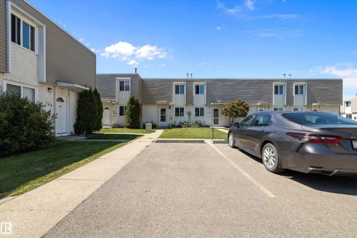 Uncovered parking lot with a residential view - 127 Cornell Court, Edmonton, AB - Outdoor