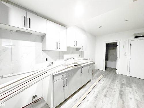 1312 35 Street, Edmonton, AB - Indoor Photo Showing Kitchen