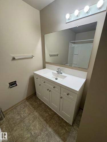 315 7220 144 Avenue, Edmonton, AB - Indoor Photo Showing Bathroom