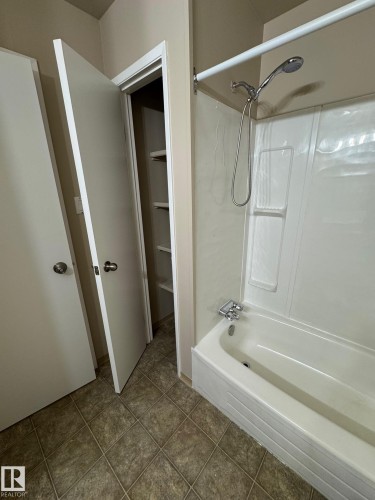 315 7220 144 Avenue, Edmonton, AB - Indoor Photo Showing Bathroom