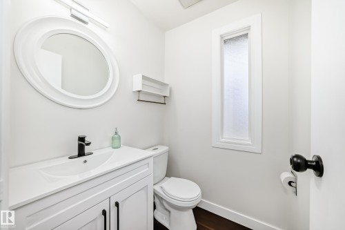 1189 Hooke Road, Edmonton, AB - Indoor Photo Showing Bathroom