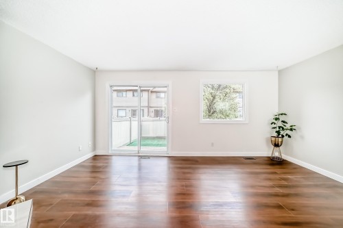 1189 Hooke Road, Edmonton, AB - Indoor Photo Showing Other Room