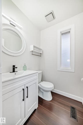 1189 Hooke Road, Edmonton, AB - Indoor Photo Showing Bathroom