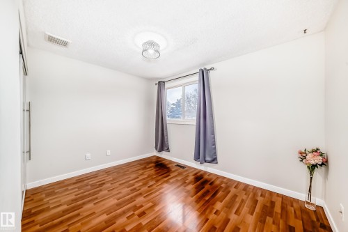 1189 Hooke Road, Edmonton, AB - Indoor Photo Showing Other Room