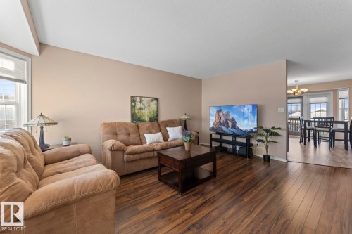 705 Robin Close E, Cold Lake, AB - Indoor Photo Showing Living Room