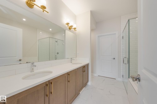 195 Stonehouse Way, Leduc, AB - Indoor Photo Showing Bathroom