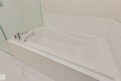 195 Stonehouse Way, Leduc, AB - Indoor Photo Showing Bathroom