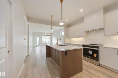 195 Stonehouse Way, Leduc, AB - Indoor Photo Showing Kitchen With Upgraded Kitchen