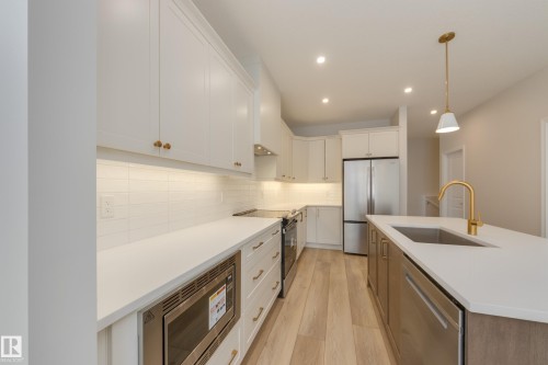 195 Stonehouse Way, Leduc, AB - Indoor Photo Showing Kitchen With Stainless Steel Kitchen With Upgraded Kitchen