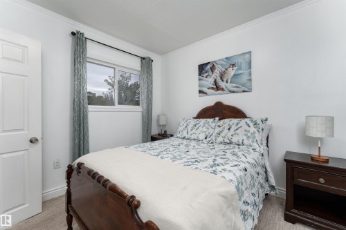 11539 101 Street, Edmonton, AB - Indoor Photo Showing Bedroom