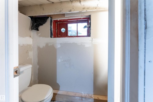 11539 101 Street, Edmonton, AB - Indoor Photo Showing Bathroom
