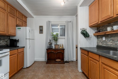 11539 101 Street, Edmonton, AB - Indoor Photo Showing Kitchen