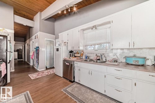 6822 50 Avenue, Rural Lac Ste. Anne County, AB - Indoor Photo Showing Kitchen With Double Sink