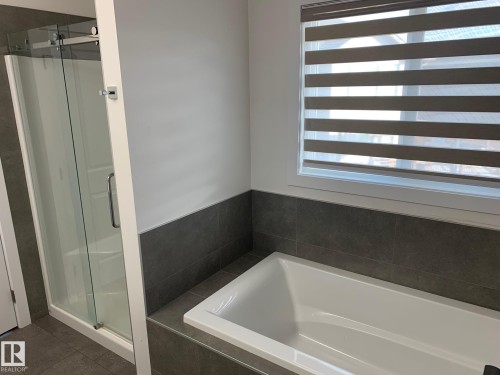 370 Edgemont Road, Edmonton, AB - Indoor Photo Showing Bathroom