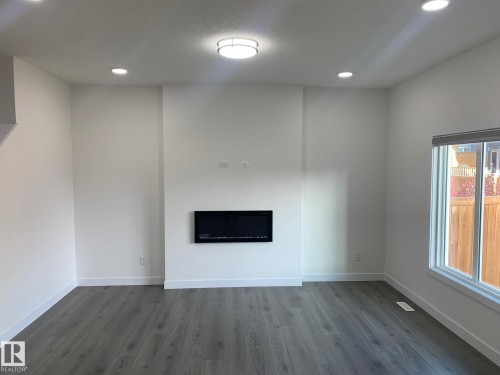 370 Edgemont Road, Edmonton, AB - Indoor