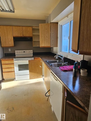 37 1415 62 Street, Edmonton, AB - Indoor Photo Showing Kitchen With Double Sink