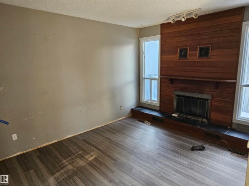37 1415 62 Street, Edmonton, AB - Indoor Photo Showing Living Room With Fireplace