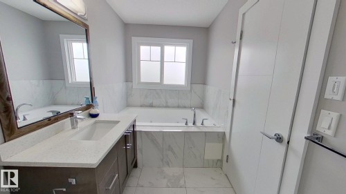 3016 12 Avenue, Edmonton, AB - Indoor Photo Showing Bathroom