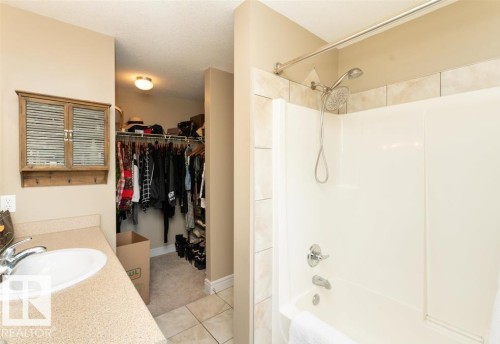 32 15151 43 Street, Edmonton, AB - Indoor Photo Showing Bathroom