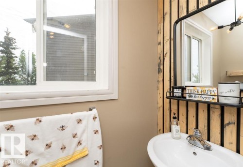 32 15151 43 Street, Edmonton, AB - Indoor Photo Showing Bathroom