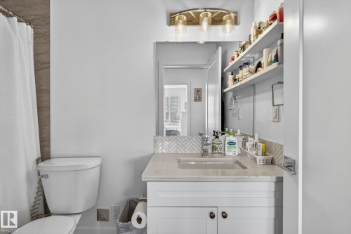 218 1316 Windermere Way, Edmonton, AB - Indoor Photo Showing Bathroom