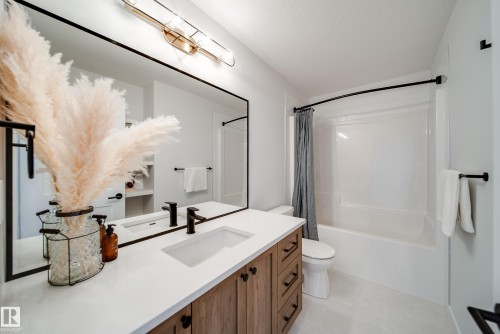96 Chelles Wynd, St. Albert, AB - Indoor Photo Showing Bathroom