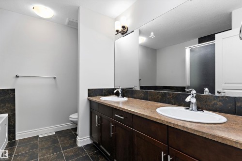 823 172 Street, Edmonton, AB - Indoor Photo Showing Bathroom