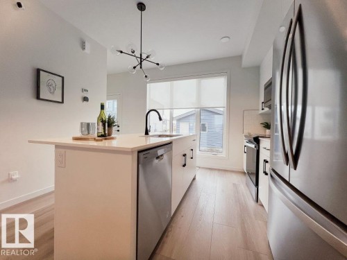 7446 Klapstein Crescent, Edmonton, AB - Indoor Photo Showing Kitchen With Upgraded Kitchen