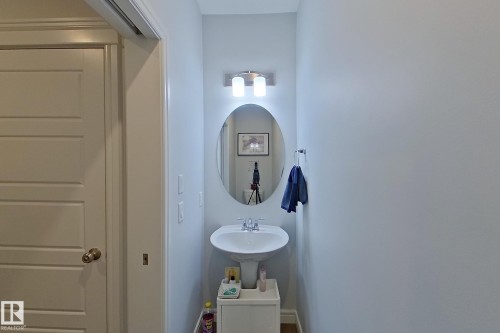 Bathroom featuring baseboards - 4419 Kinsella Green, Edmonton, AB - Indoor