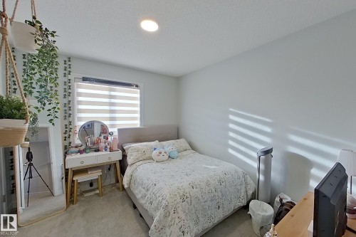 Bedroom featuring carpet flooring - 4419 Kinsella Green, Edmonton, AB - Indoor Photo Showing Bedroom