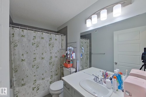 Full bath with shower / tub combo with curtain and vanity - 4419 Kinsella Green, Edmonton, AB - Indoor Photo Showing Bathroom