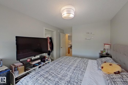 Bedroom with a textured ceiling - 4419 Kinsella Green, Edmonton, AB - Indoor Photo Showing Bedroom