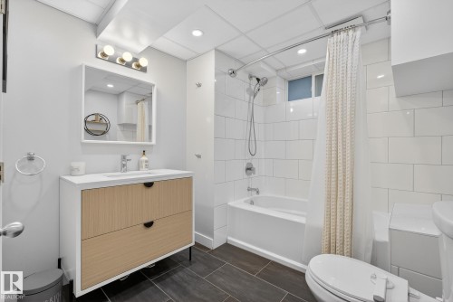 9327 86 Street, Edmonton, AB - Indoor Photo Showing Bathroom