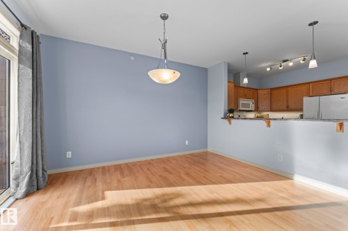 302 2503 Hanna Crescent, Edmonton, AB - Indoor Photo Showing Kitchen