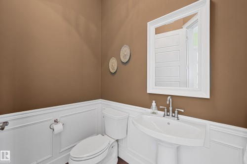 1 7570 May Common, Edmonton, AB - Indoor Photo Showing Bathroom