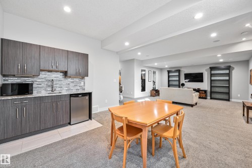 1 7570 May Common, Edmonton, AB - Indoor Photo Showing Kitchen