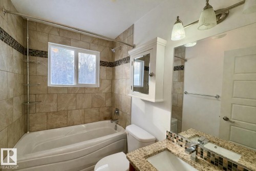 6 Manor Drive, Spruce Grove, AB - Indoor Photo Showing Bathroom