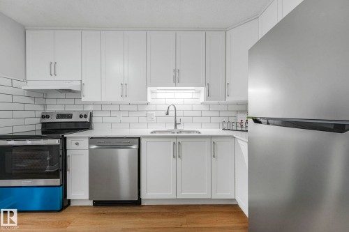 70 Hearthstone, Edmonton, AB - Indoor Photo Showing Kitchen With Double Sink