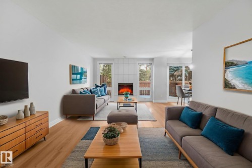 70 Hearthstone, Edmonton, AB - Indoor Photo Showing Living Room