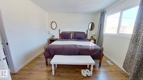 11935 57 Street, Edmonton, AB - Indoor Photo Showing Bedroom