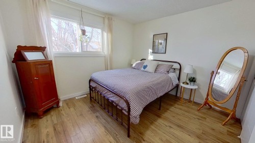 11935 57 Street, Edmonton, AB - Indoor Photo Showing Bedroom