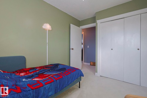 Bedroom with light carpet and a closet - 192 Dunluce Road, Edmonton, AB - Indoor Photo Showing Bedroom